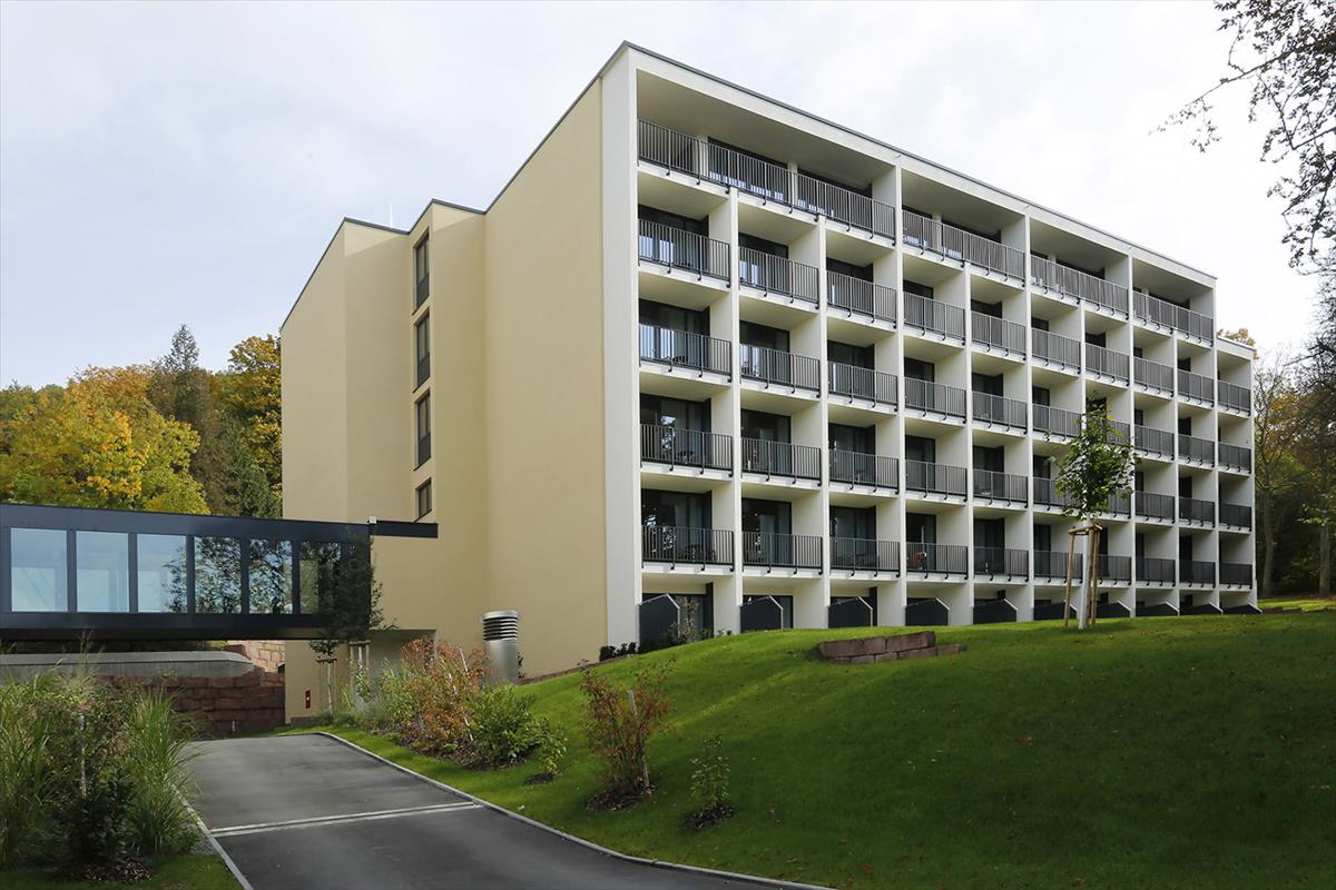 Der Neubau, mit Verbindungsgang zum Haupthaus