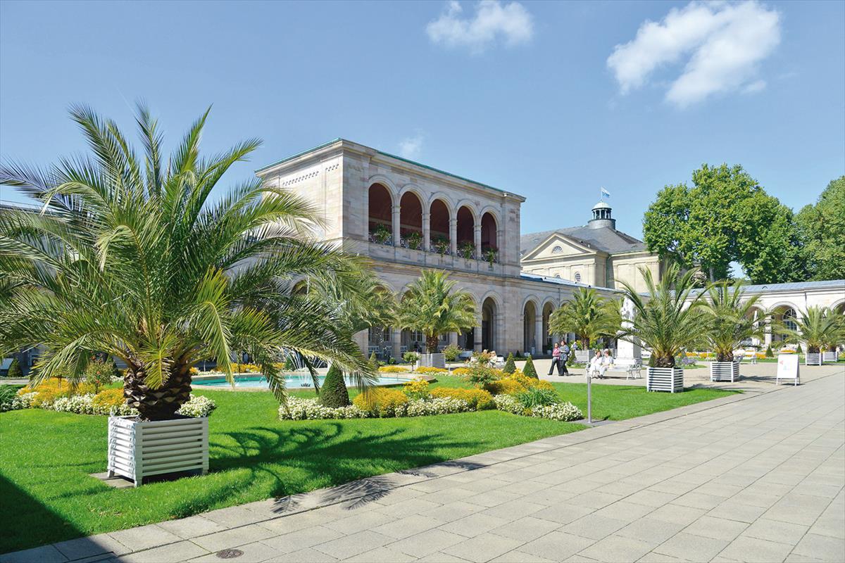 Wandelhalle in Bad Kissingen mit Palmen